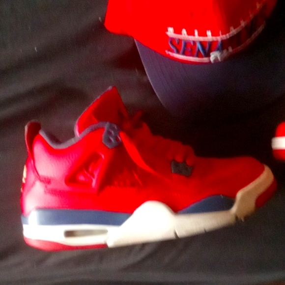 NIKE JORDAN 4 Retro red and touches of white&blue. - Picture 3 of 12